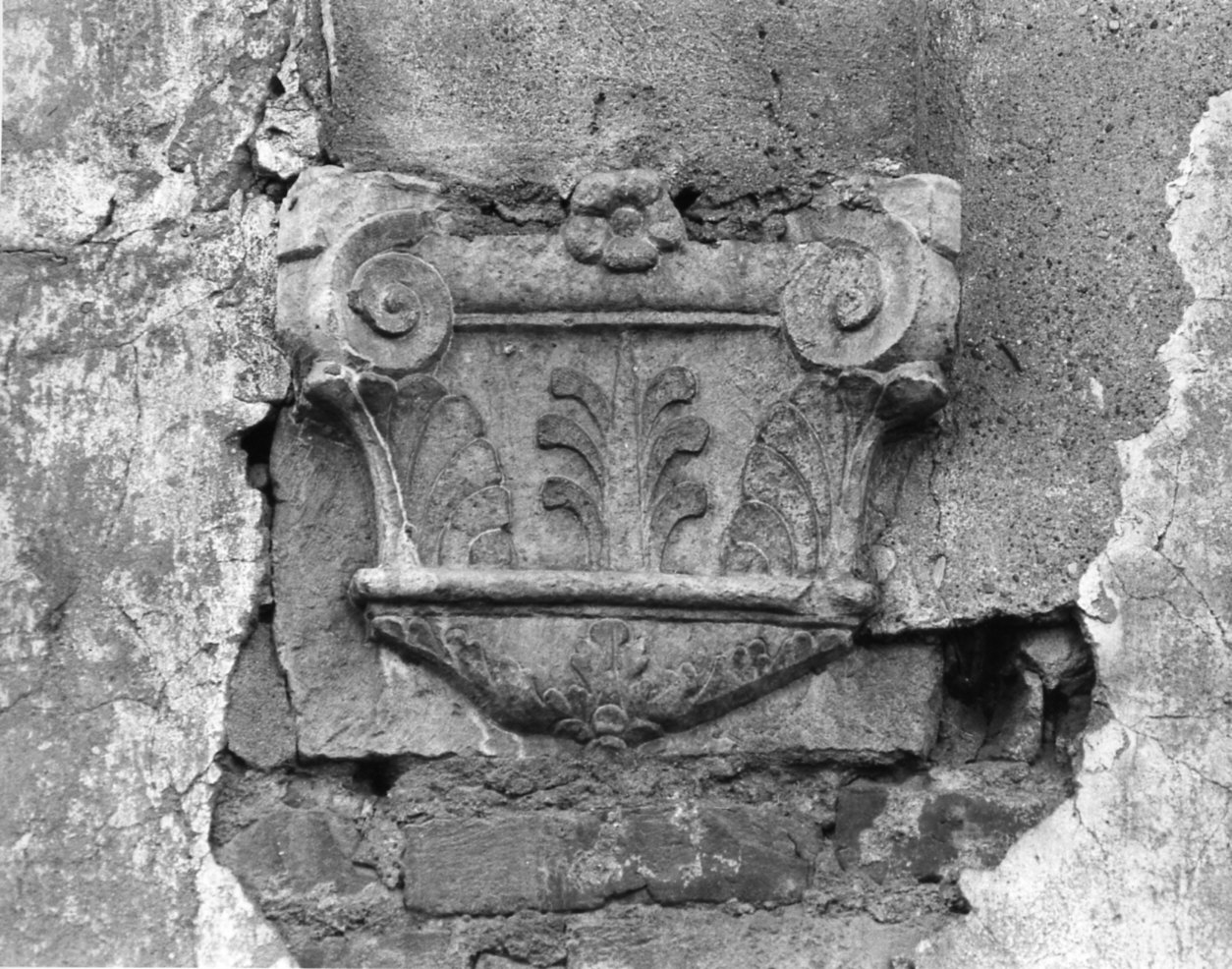 capitello, opera isolata - bottega lombarda (sec. XVI)