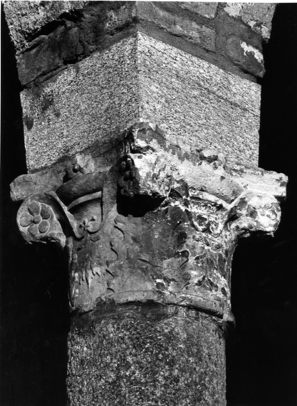 capitello, opera isolata - bottega lombarda (inizio sec. XVI)