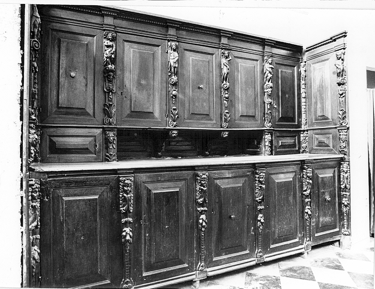 armadio da sacrestia - bottega lombarda (fine/inizio secc. XVII/ XVIII)