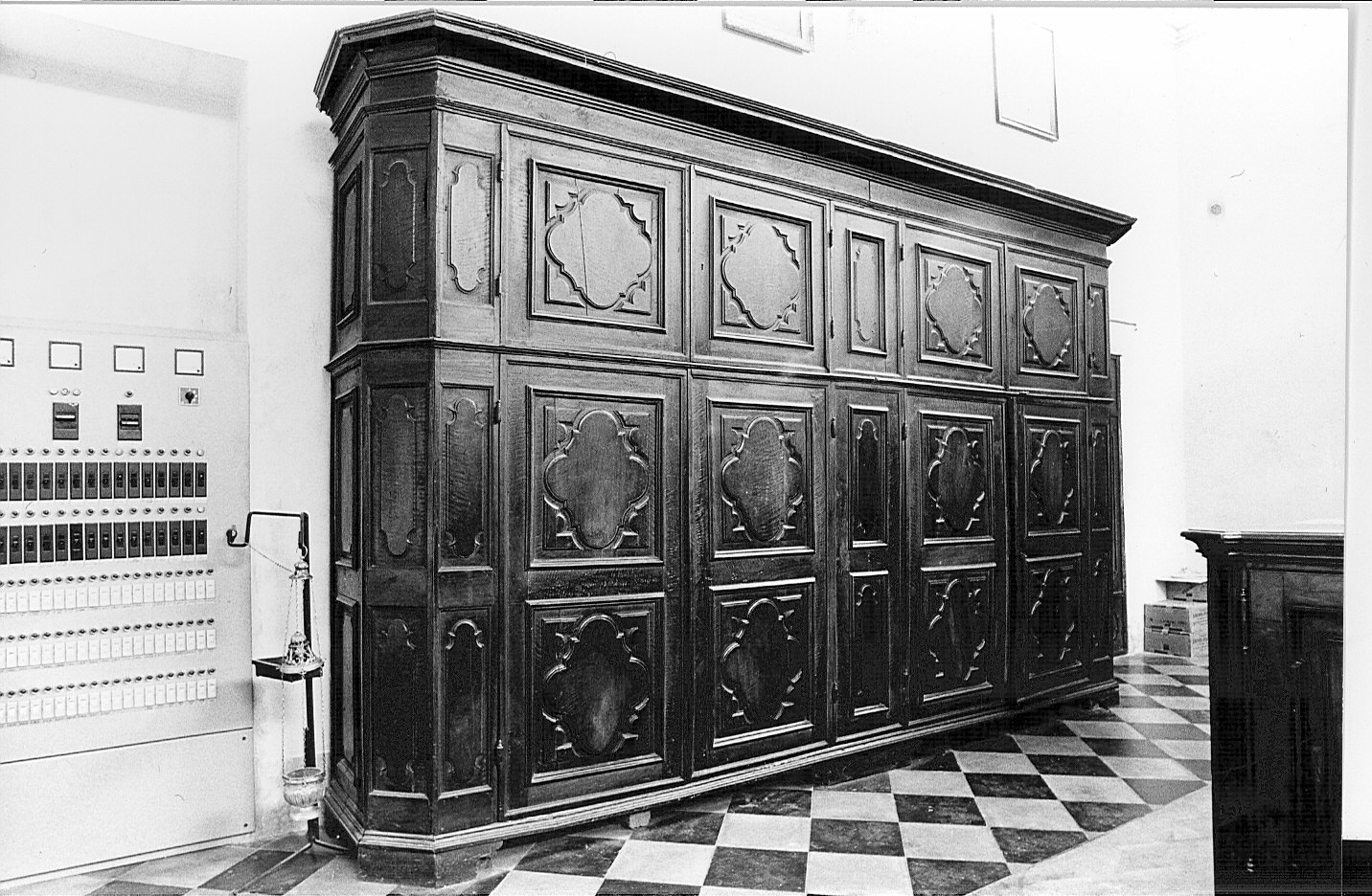 armadio da sacrestia - bottega lombarda (fine/inizio secc. XVII/ XVIII)