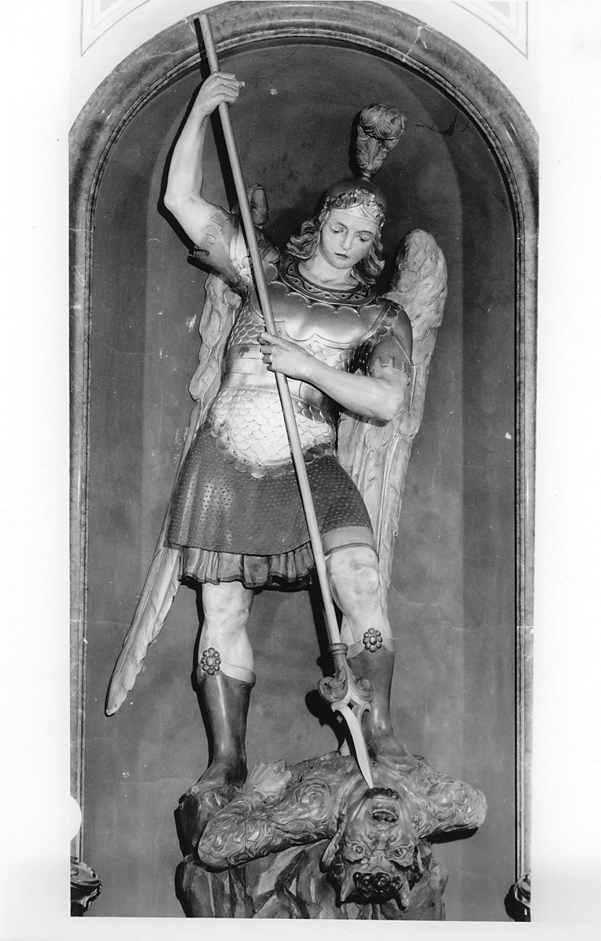 San Michele Arcangelo schiaccia il demonio (statua, opera isolata) - bottega italiana (fine/inizio secc. XIX/ XX)