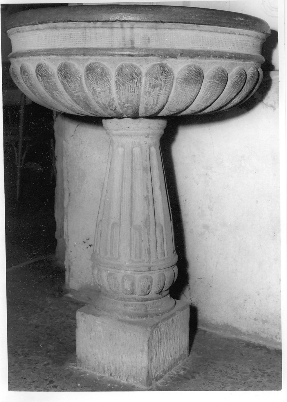 acquasantiera - a fusto, opera isolata - bottega lombarda (sec. XIX)