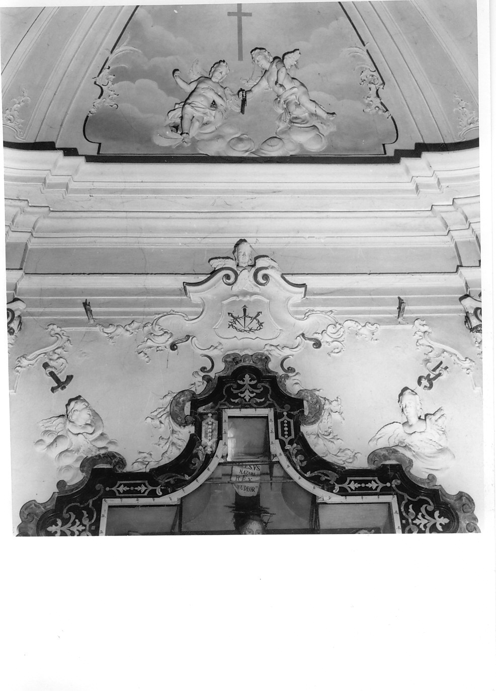 angeli con i simboli della passione (decorazione plastica, opera isolata) - bottega lombarda (terzo quarto sec. XVIII)