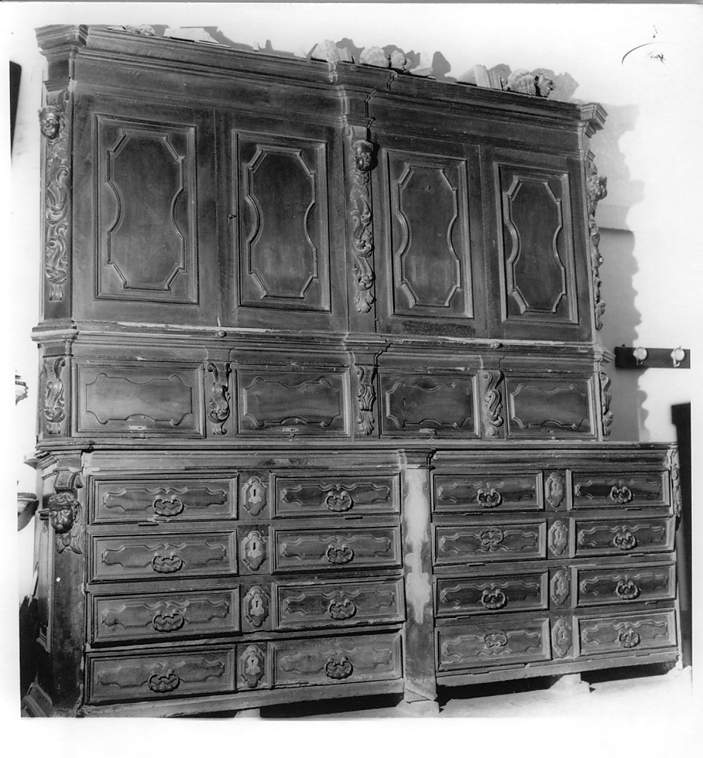 armadio da sacrestia, opera isolata - bottega lombarda (metà sec. XVIII)