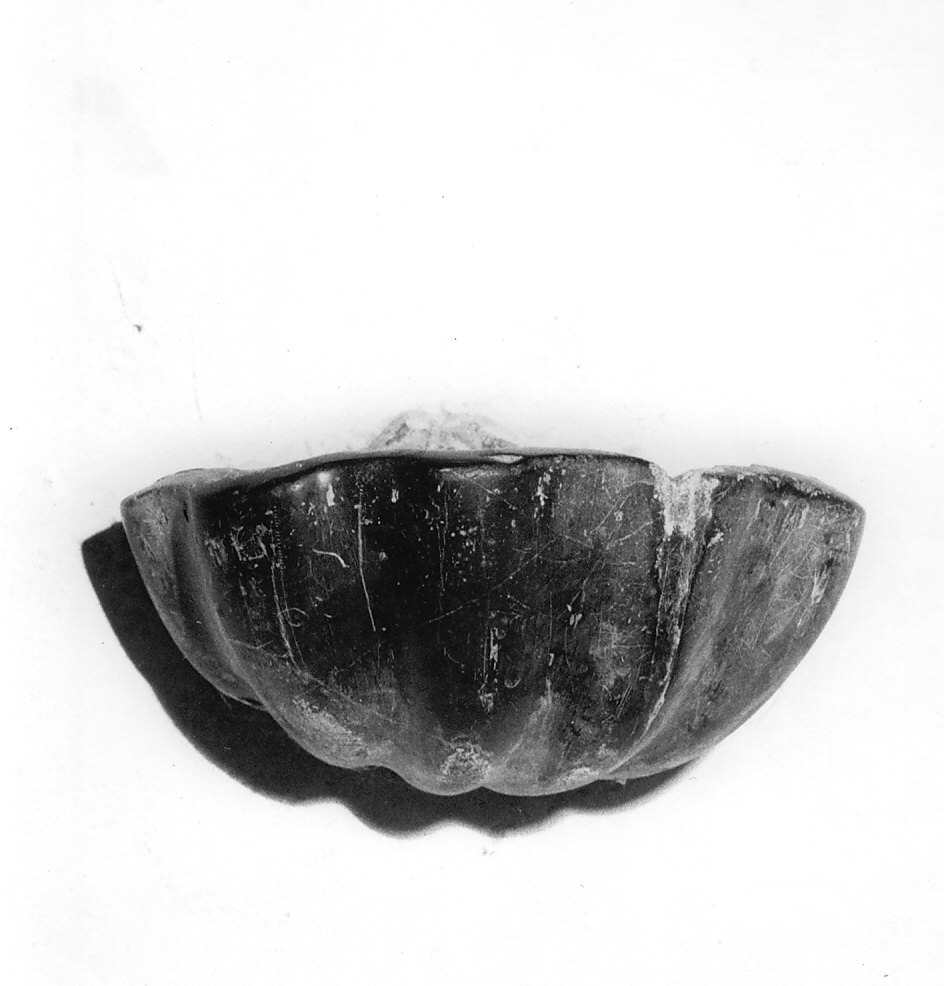 acquasantiera - a conchiglia, opera isolata - bottega lombarda (sec. XIX)