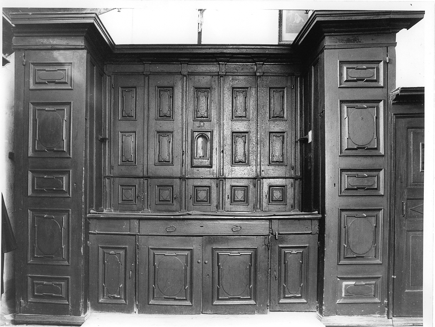 armadio da sacrestia, opera isolata - bottega italiana (fine/inizio secc. XVII/ XVIII)