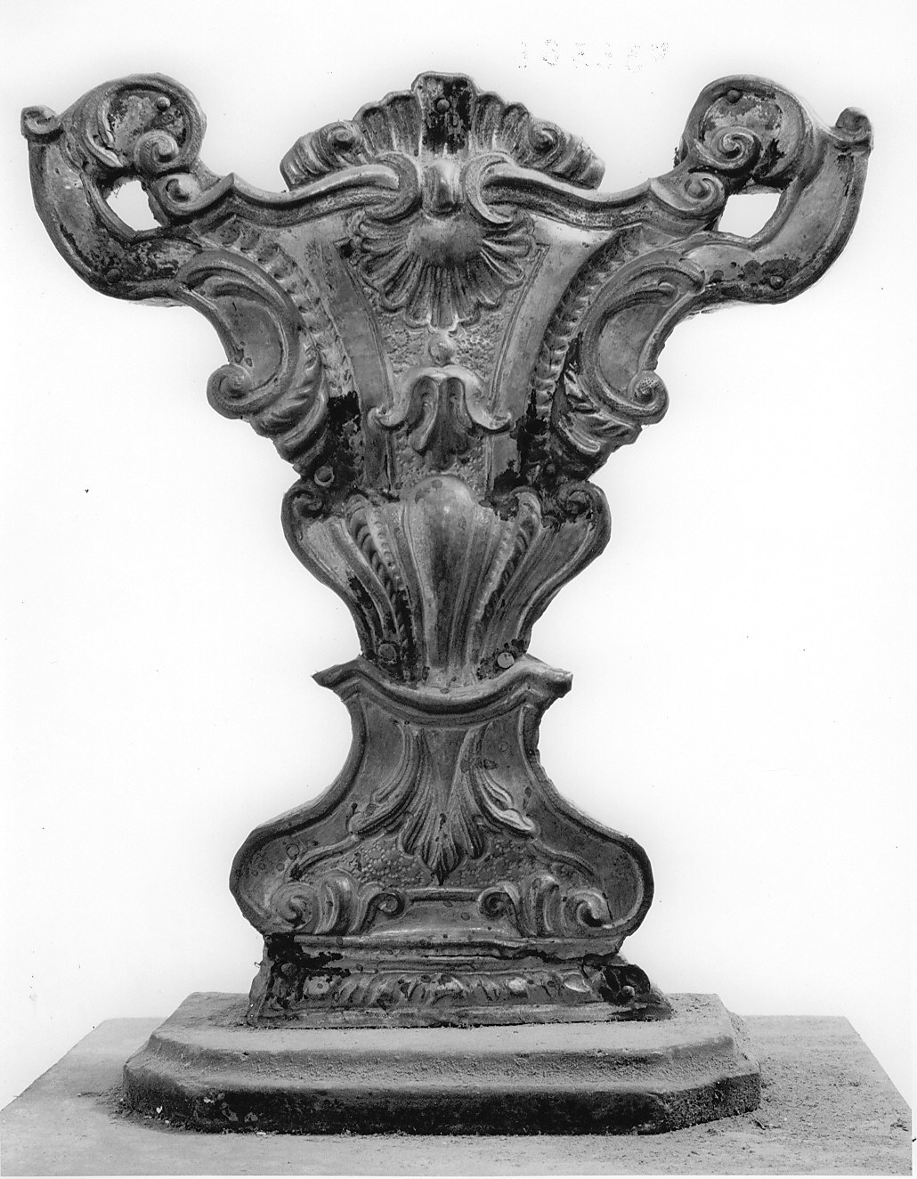 vaso d'altare con composizione floreale, opera isolata - bottega italiana (fine/inizio secc. XVIII/ XIX)