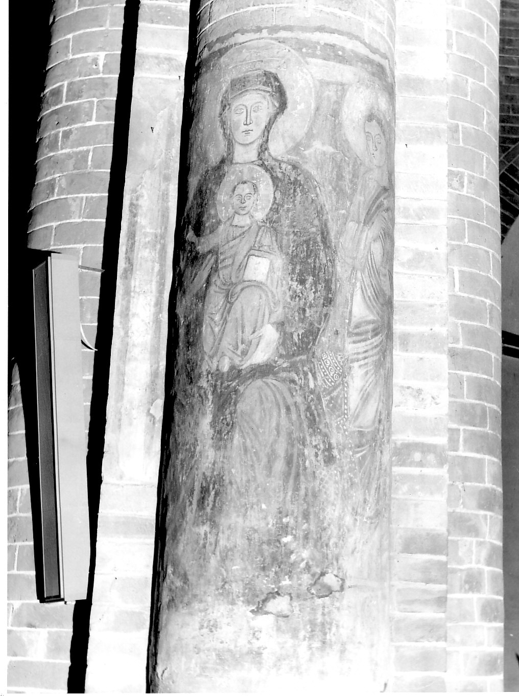 Madonna con Bambino con San Giovanni Evangelista (dipinto, opera isolata) - ambito lombardo (sec. XV)