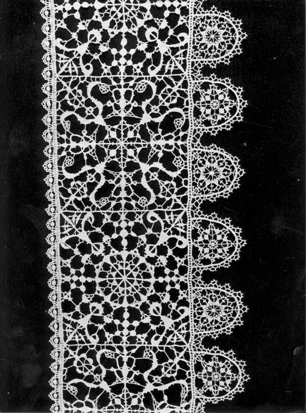 merletto, frammento - manifattura italiana (seconda metà sec. XIX)