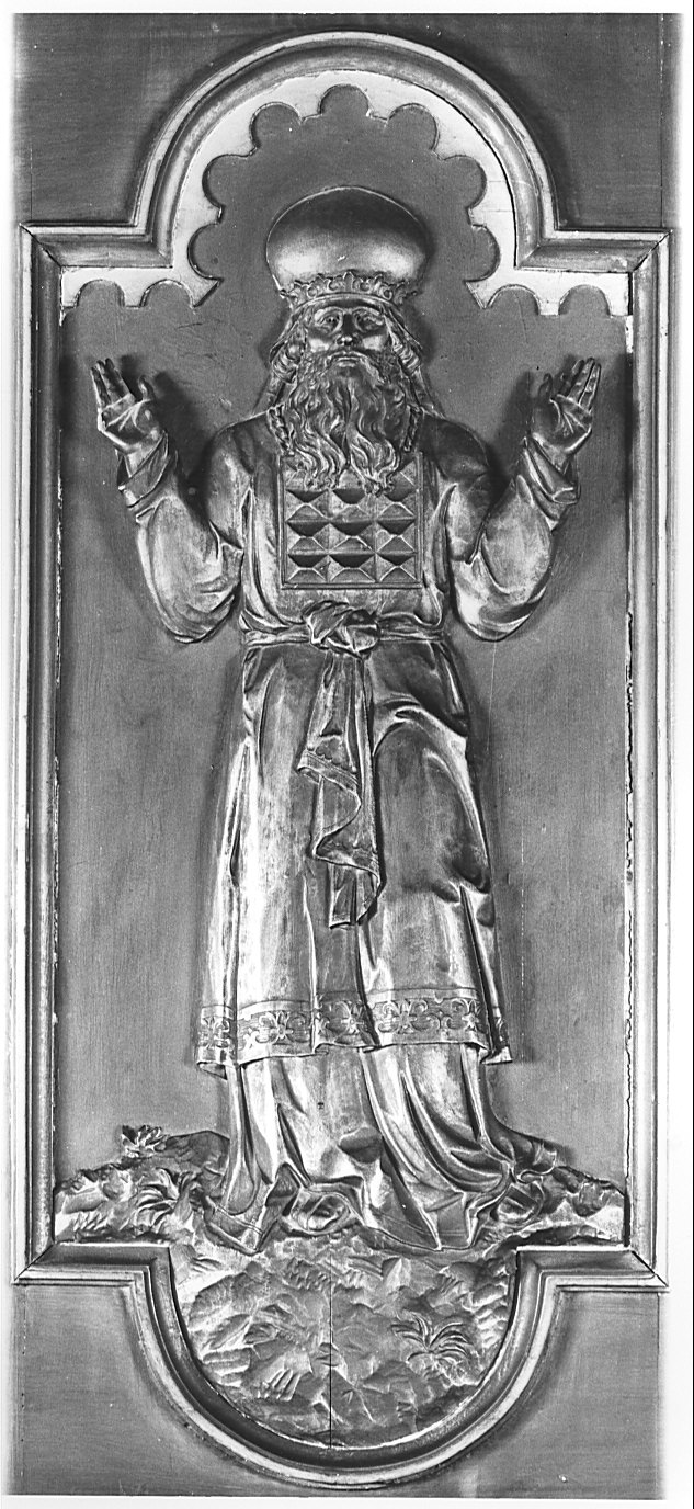 gran sacerdote (rilievo, elemento d'insieme) - bottega alsaziana (sec. XX)