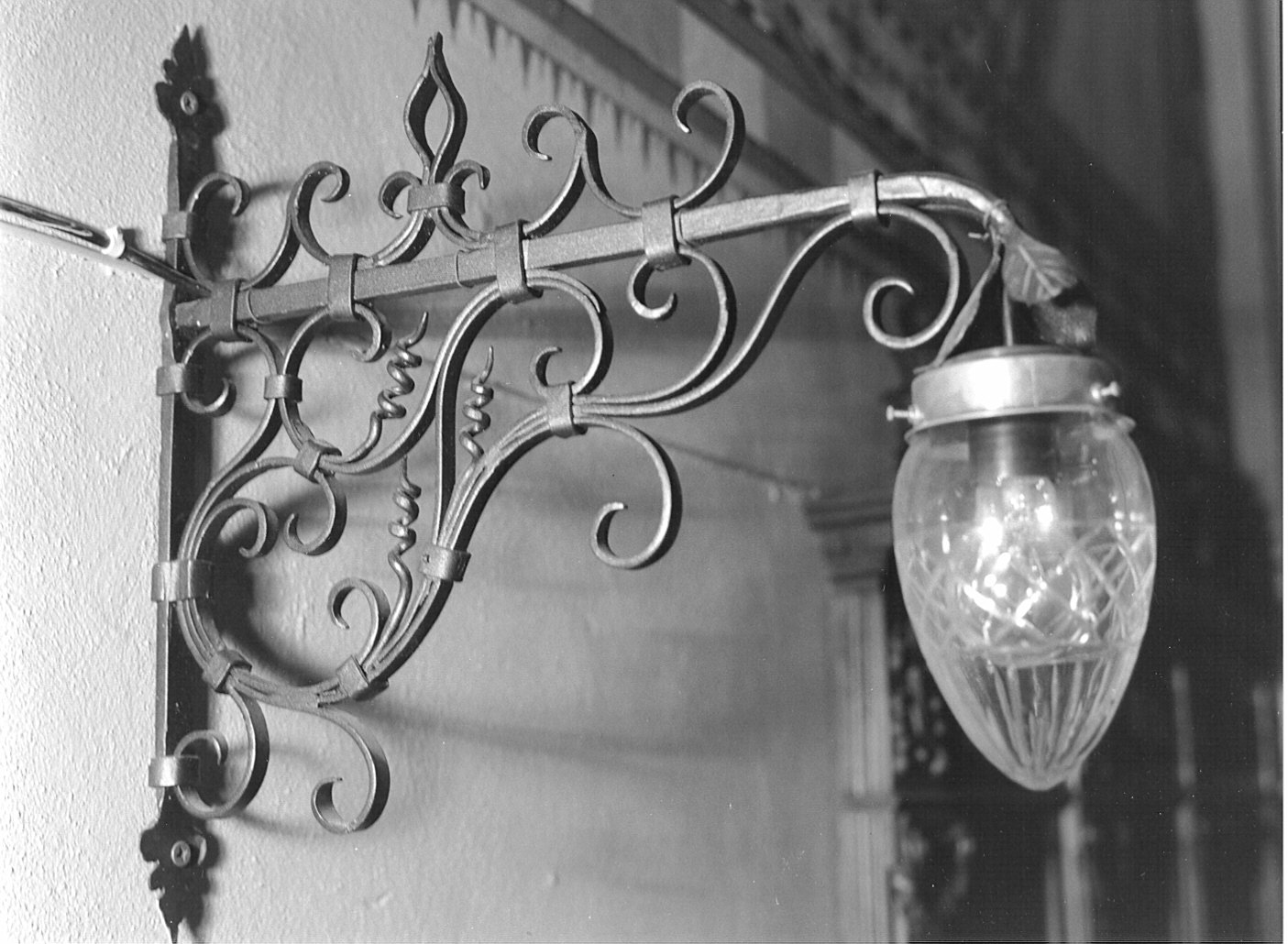 candeliere da parete, serie - bottega pavese (fine/inizio secc. XIX/ XX)