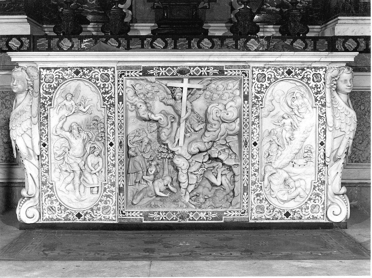 sacrificio di Isacco (a sinistra), creazione di Eva e caduta degli angeli ribelli (al centro), sogno di Giacobbe (a destra) (paliotto - a pannello scenografico, elemento d'insieme) di Orsolino Tommaso (sec. XVII)