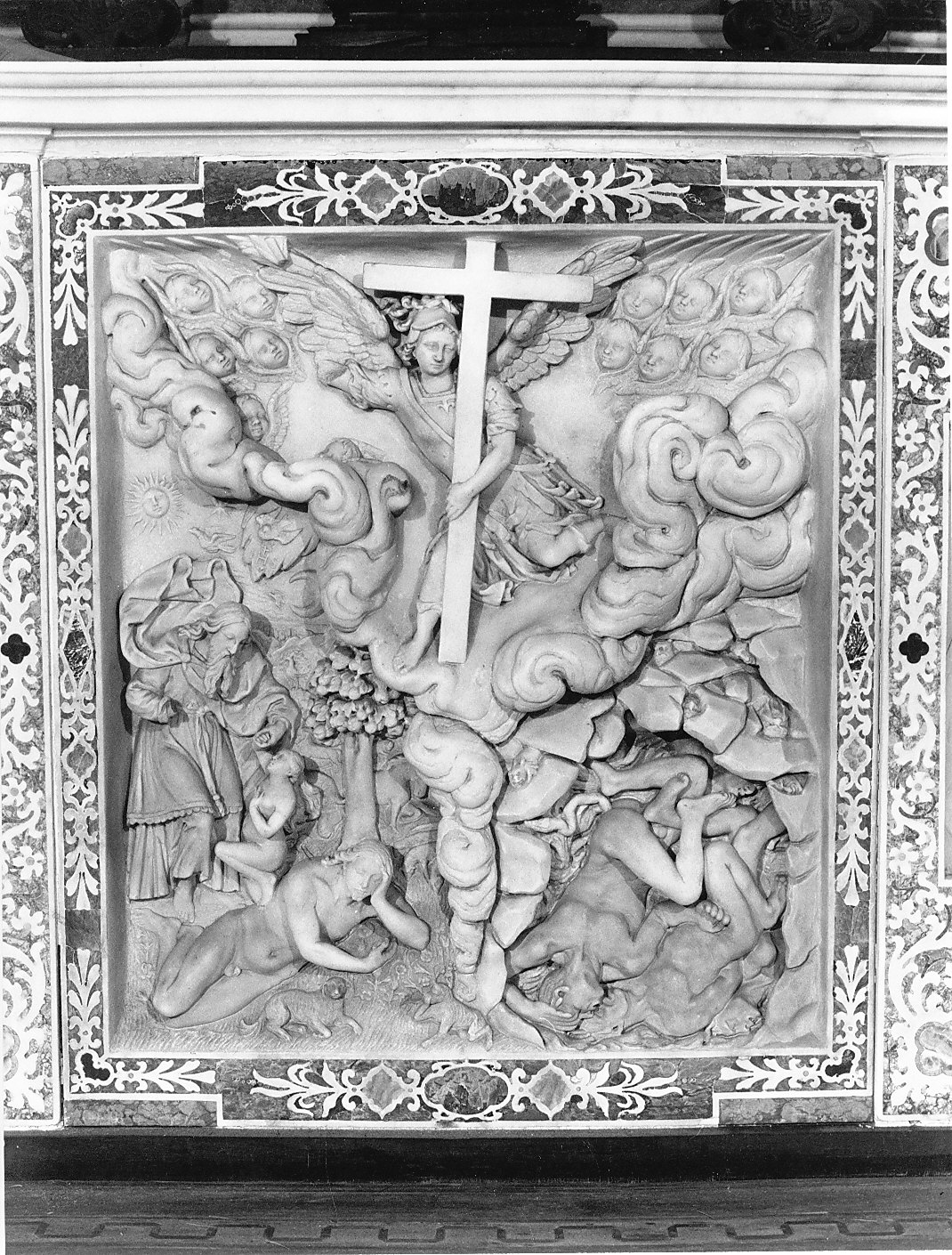 creazione di Adamo e caduta degli angeli ribelli (rilievo, elemento d'insieme) di Orsolino Tommaso, Sacchi Valerio (sec. XVII)