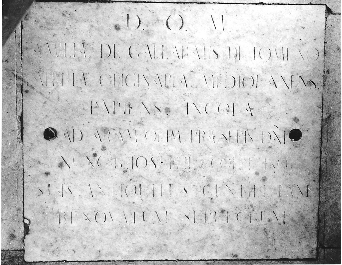 lapide tombale, opera isolata - bottega italiana (fine/inizio secc. XVIII/ XIX)