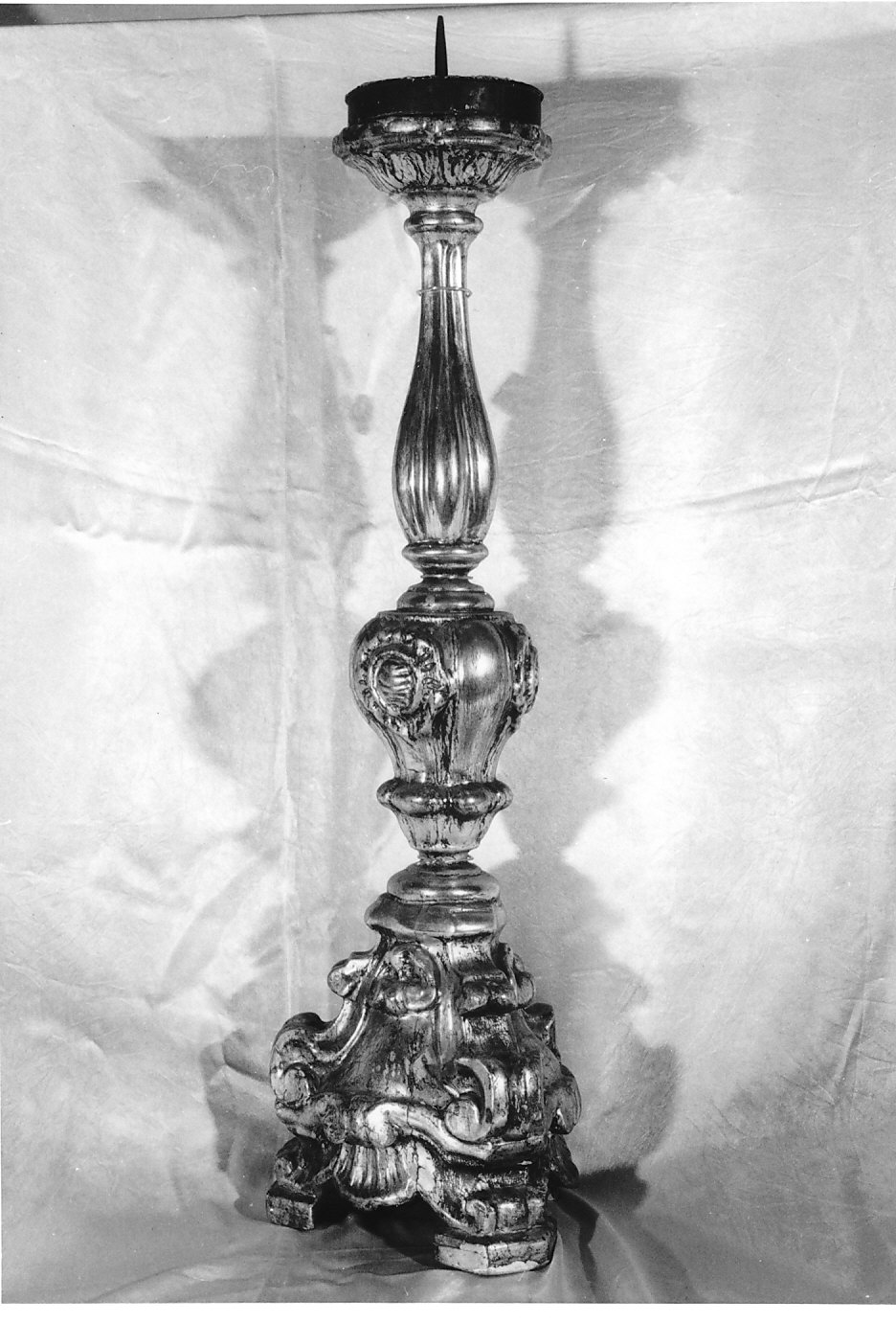 candeliere d'altare, serie - bottega italiana (inizio sec. XVIII)