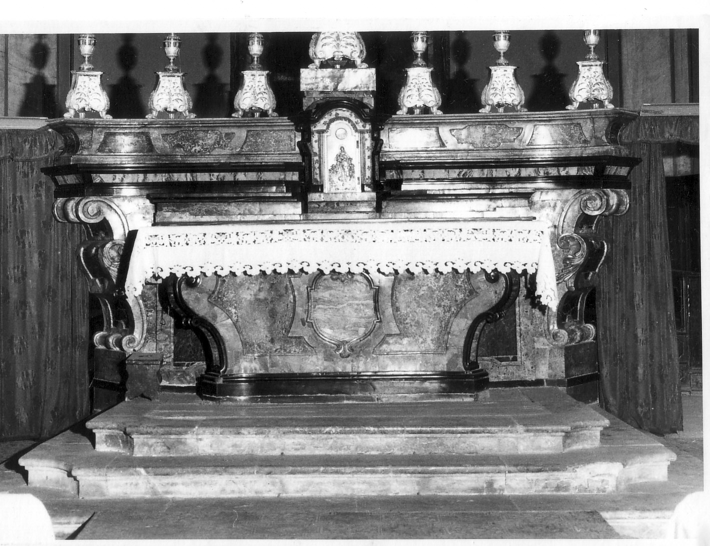 altare maggiore, complesso decorativo - bottega lombarda (sec. XVIII)