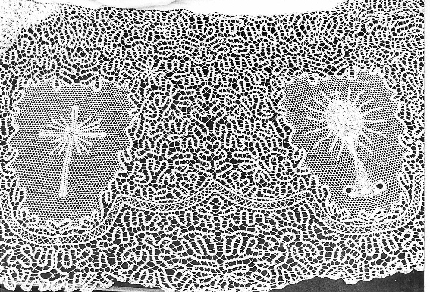 camice ecclesiastico, opera isolata - manifattura abruzzese (Castelli) (fine sec. XIX)