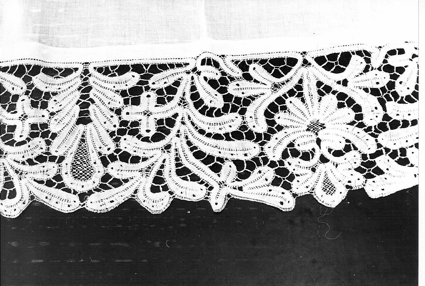 camice ecclesiastico, serie - manifattura milanese (fine sec. XIX)