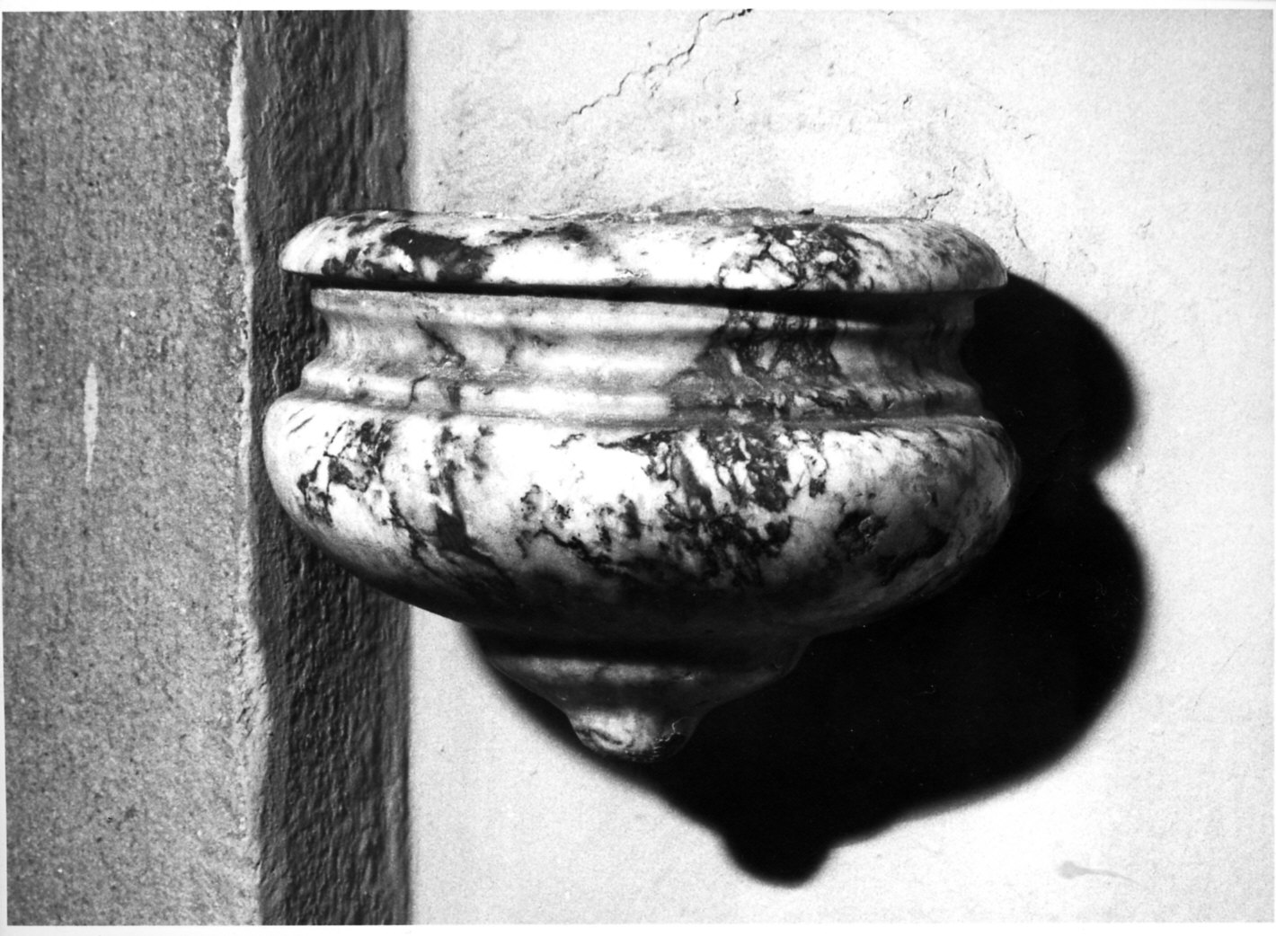 acquasantiera - da parete, opera isolata - bottega lombarda (sec. XVII)