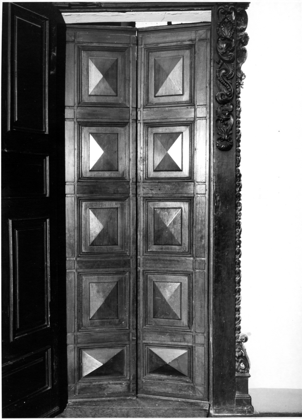 porta - a due battenti, opera isolata - bottega lombarda (sec. XVII)