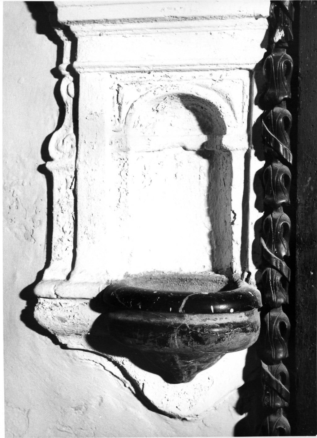 acquasantiera - da parete, opera isolata - bottega lombarda (sec. XVII)