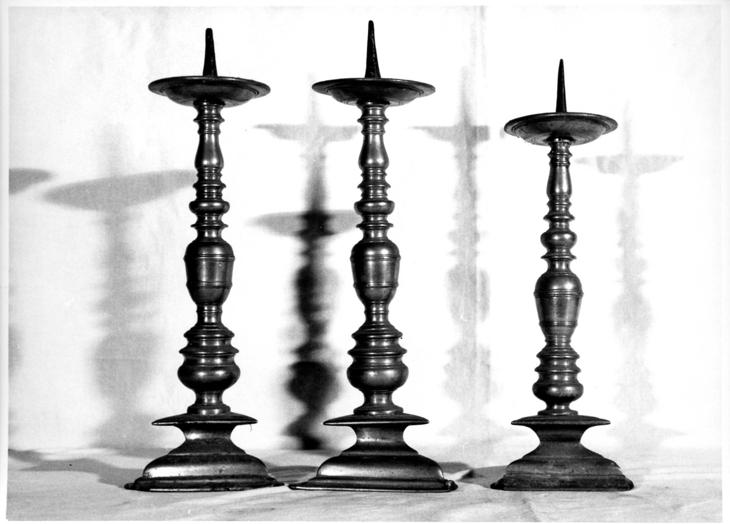 candeliere, serie - bottega lombarda (sec. XVII)