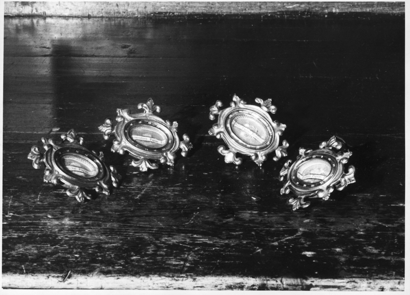 reliquiario - a medaglione, serie - bottega italiana (sec. XIX)