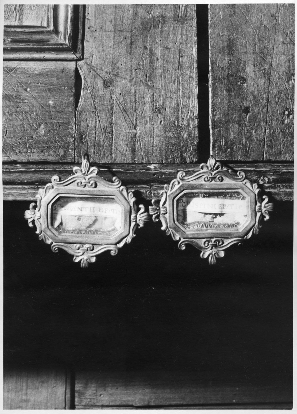 reliquiario - a medaglione, serie - bottega italiana (sec. XIX)