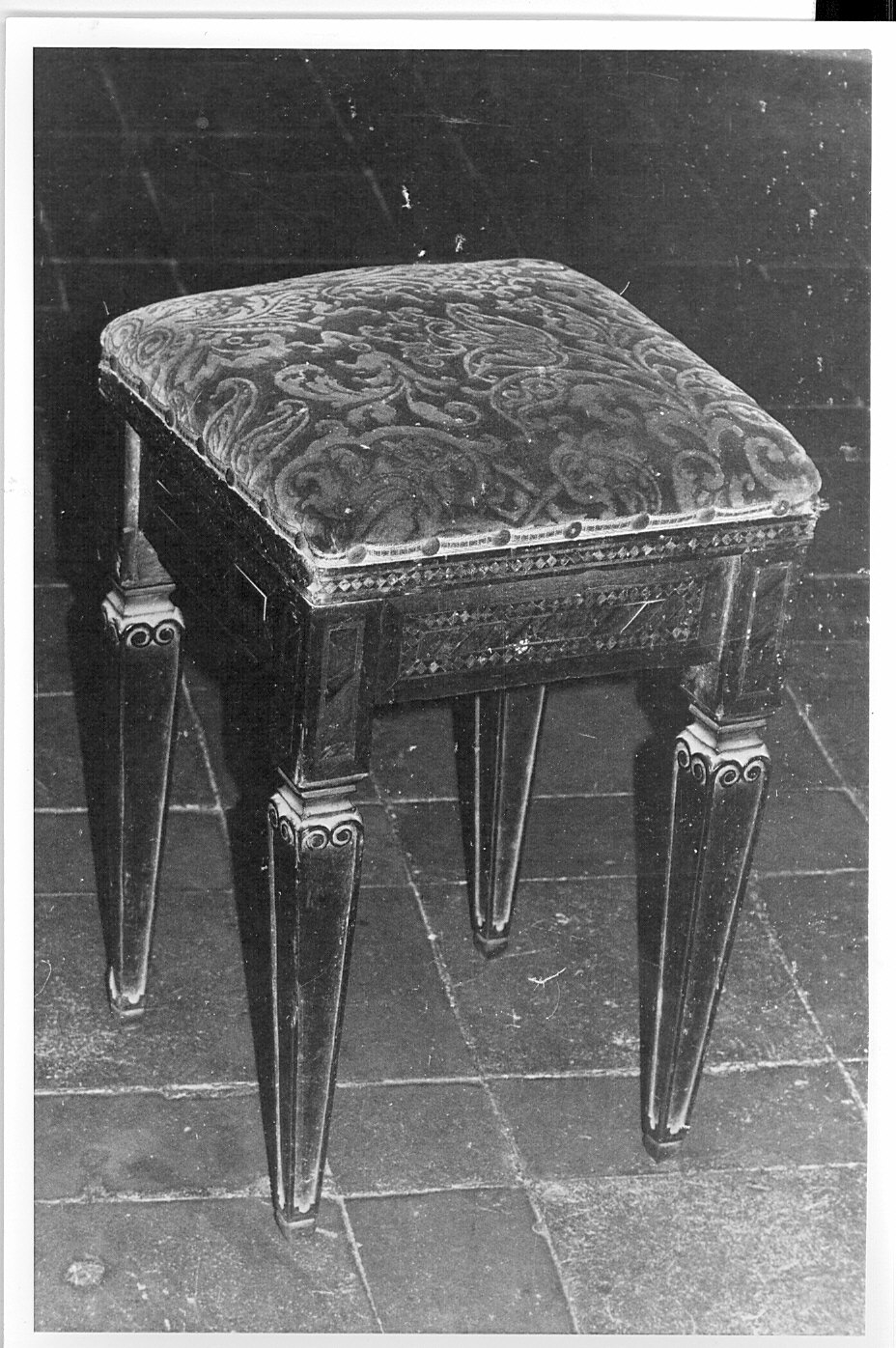 sgabello, serie - bottega lombarda (sec. XVIII)