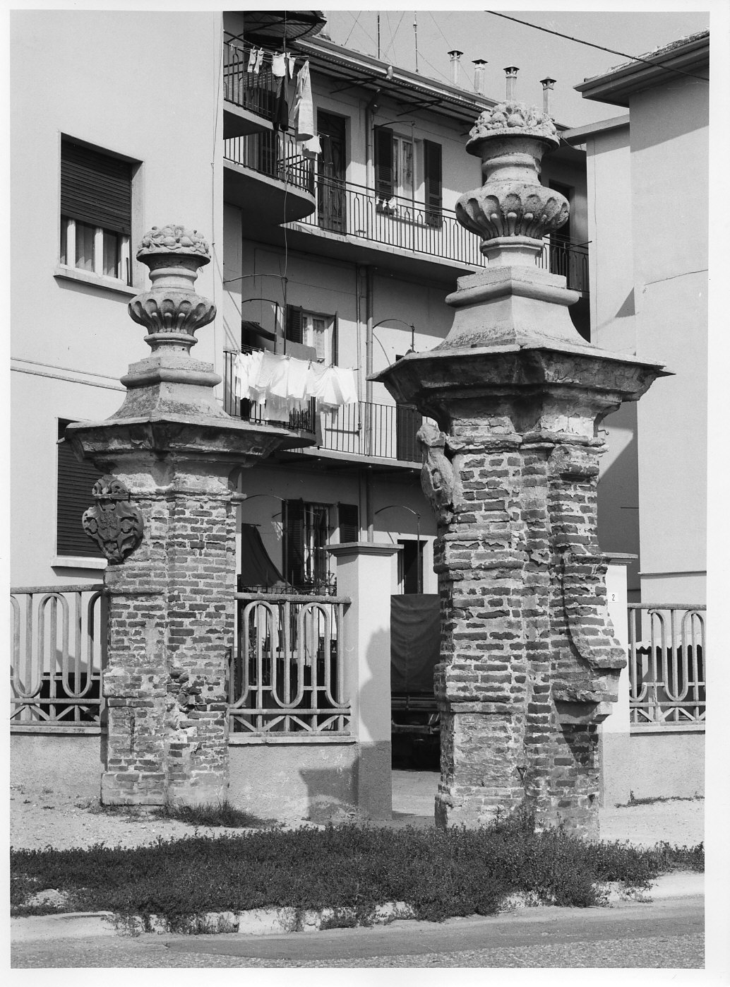 pilastro, coppia - bottega lombarda (sec. XVII)