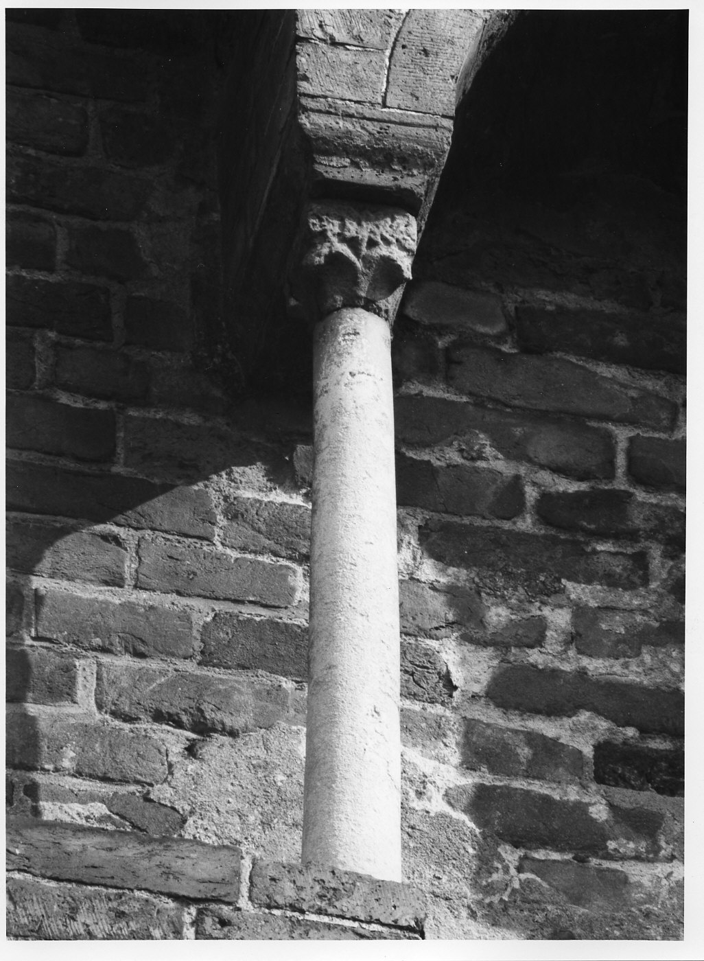 capitello, opera isolata - bottega lombarda (primo quarto sec. XIII)