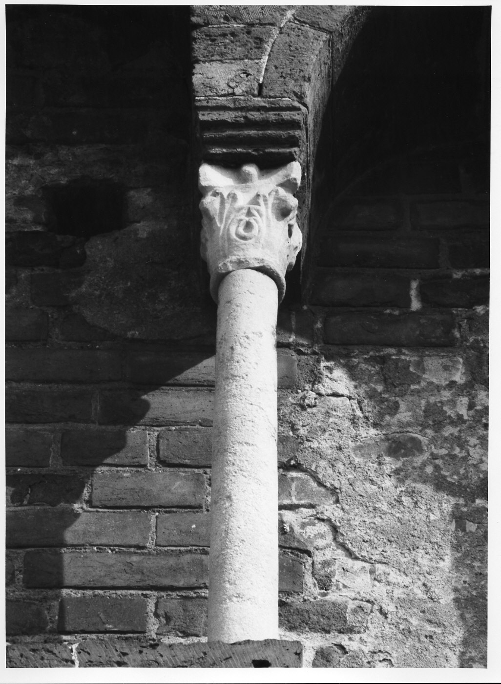 capitello, opera isolata - bottega lombarda (primo quarto sec. XIII)