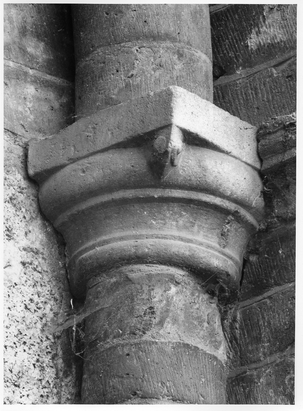 capitello, opera isolata - bottega lombarda (sec. XII)