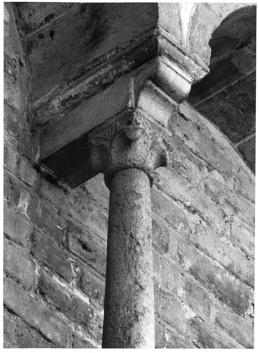 capitello, opera isolata - bottega lombarda (primo quarto sec. XIII)