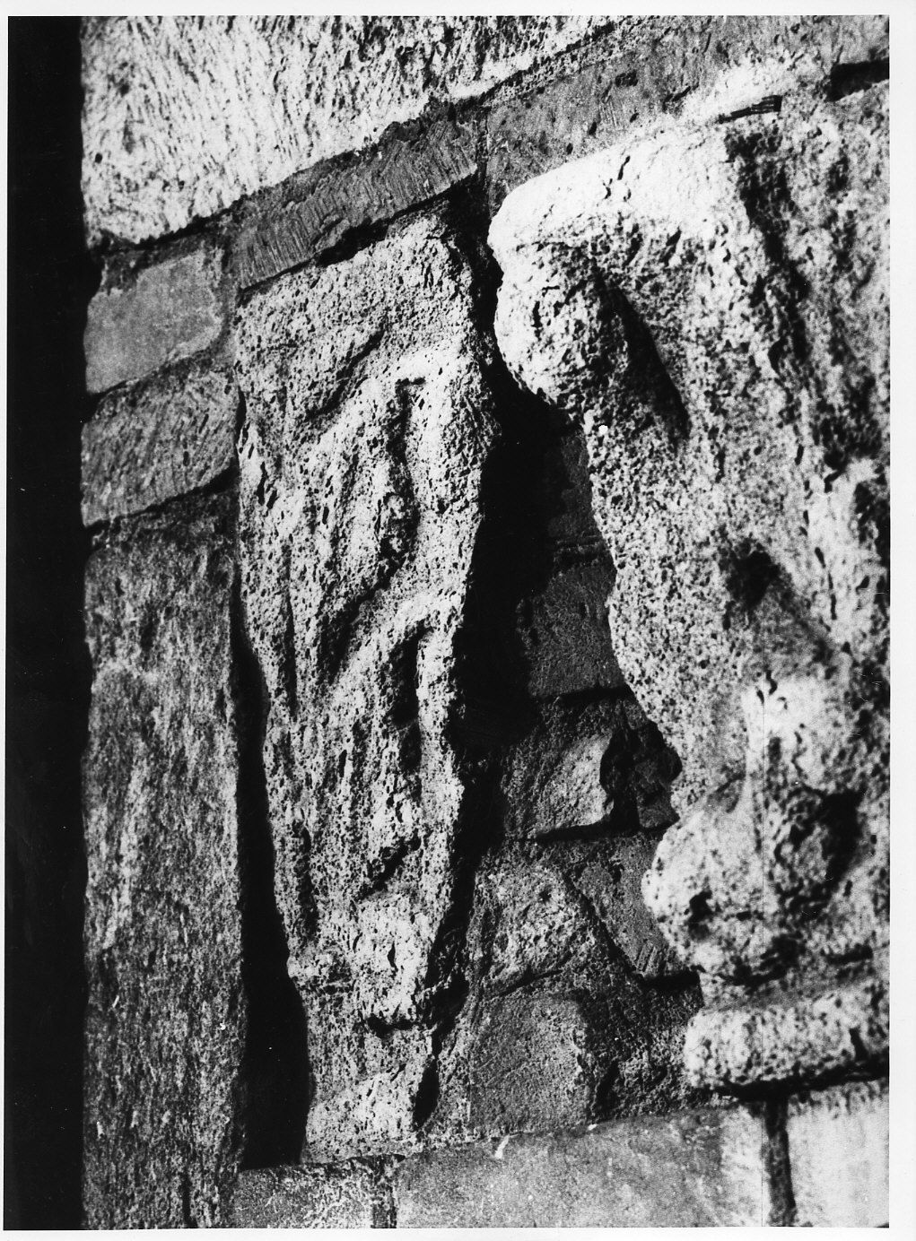 capitello, frammento - bottega lombarda (sec. XII)