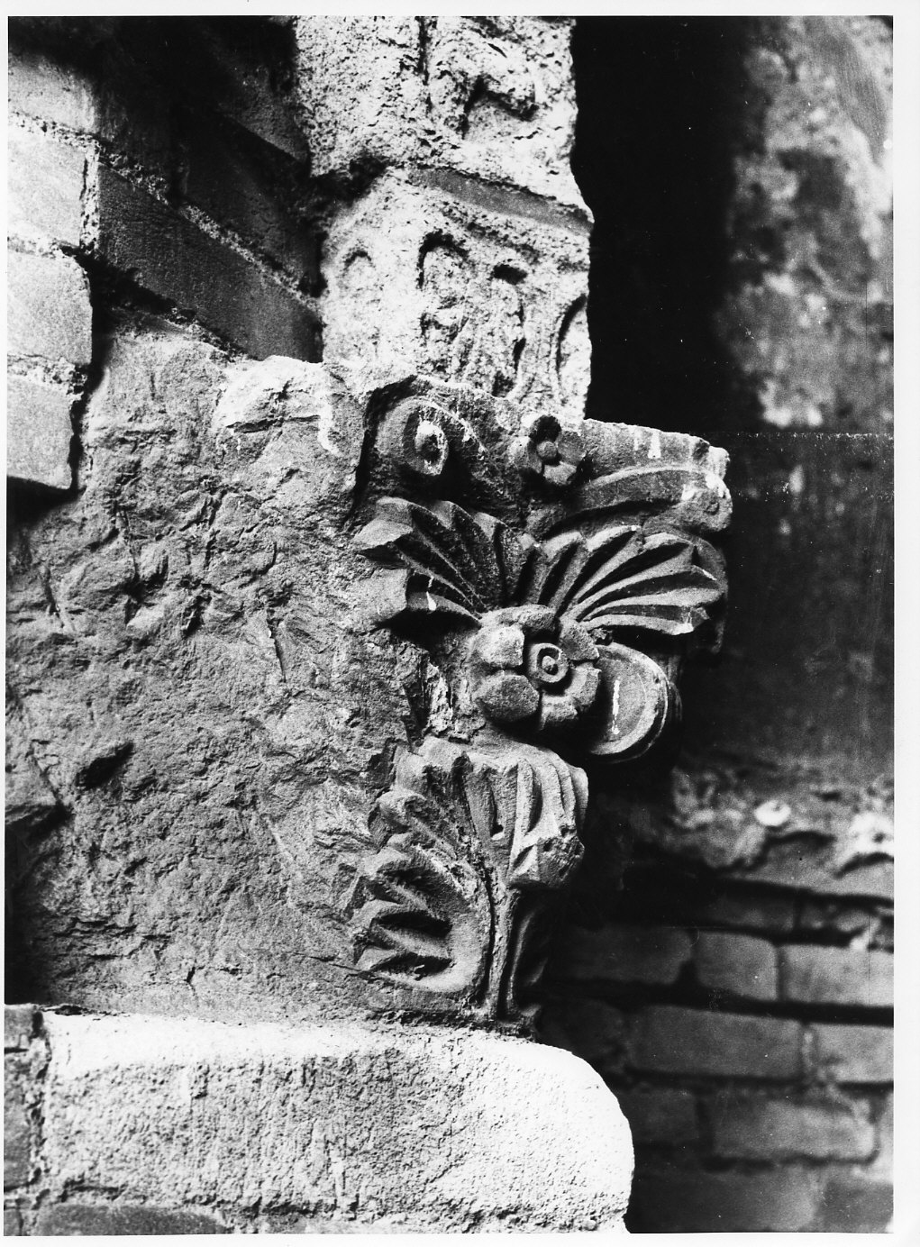 capitello, frammento - bottega lombarda (sec. XII)