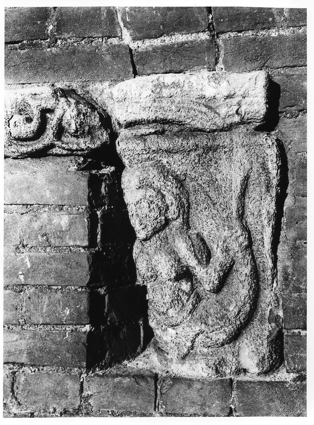 capitello, frammento - bottega lombarda (sec. XII)