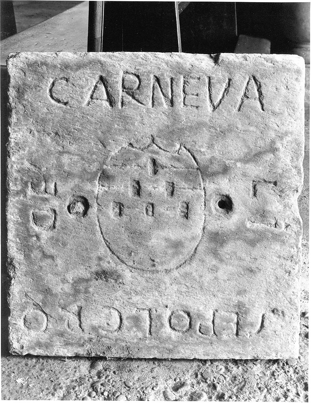 lapide tombale, opera isolata - bottega italiana (fine sec. XIX)