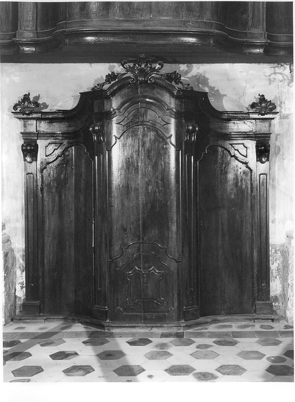 armadio, opera isolata - bottega lombarda (sec. XVIII)