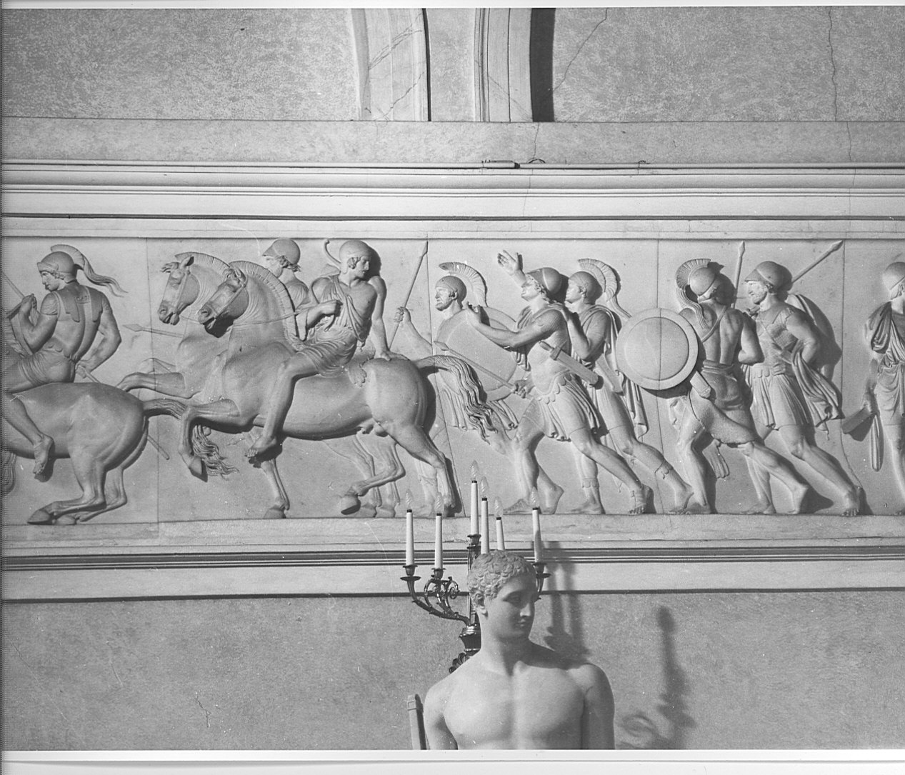 corteo di cavalieri e fanti macedoni (rilievo, opera isolata) di Thorvaldsen Bertel (sec. XIX)