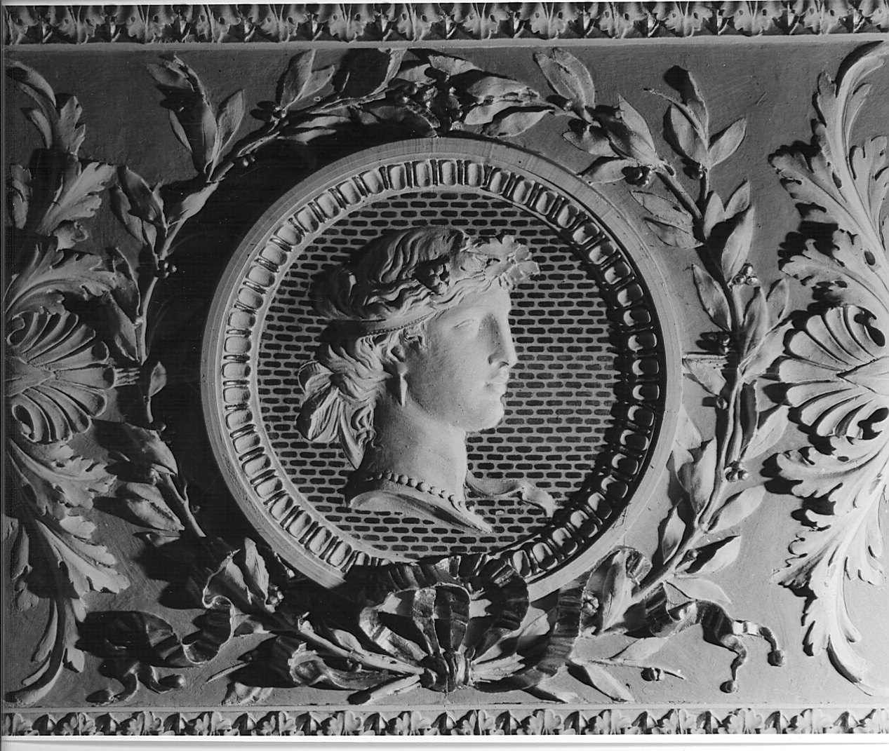 Flora (medaglione, elemento d'insieme) - bottega lombarda (sec. XX)