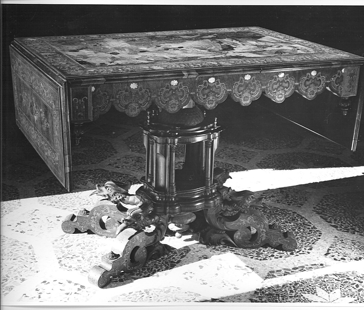 tavolo, opera isolata - bottega tedesca (seconda metà sec. XIX)