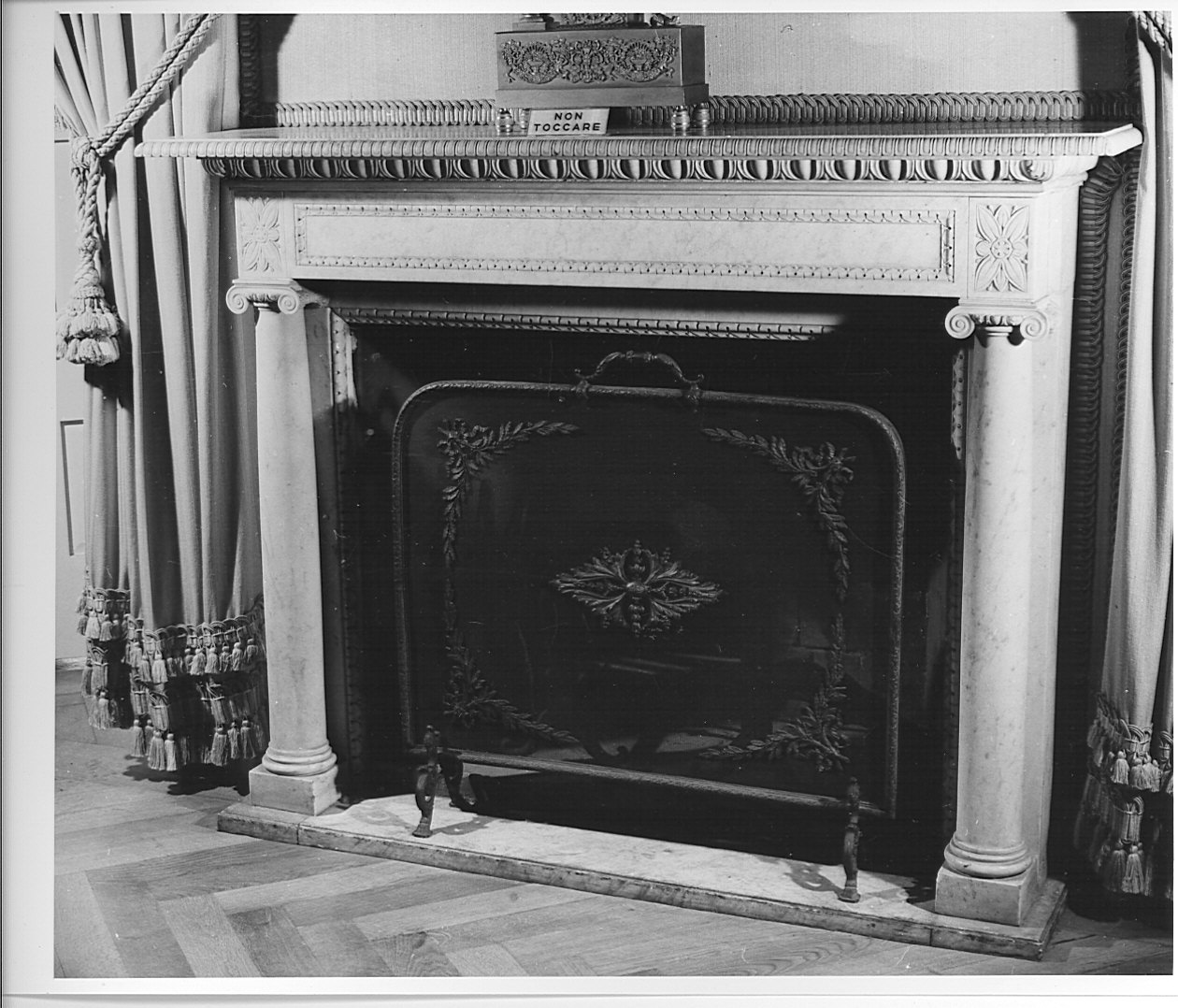 caminetto, opera isolata - bottega italiana (prima metà sec. XIX)