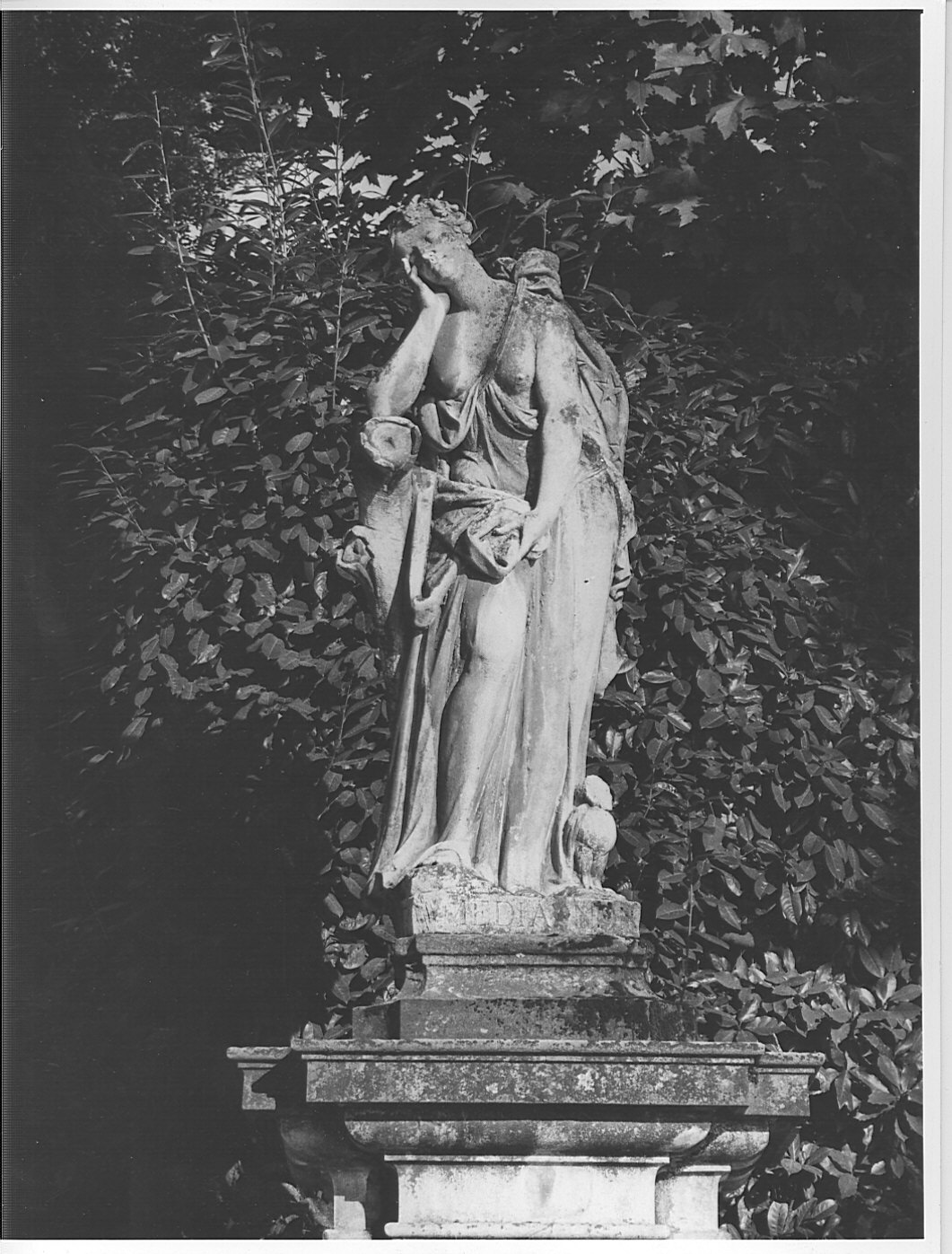 Notte (statua - da giardino, opera isolata) - bottega lombarda (sec. XVIII)