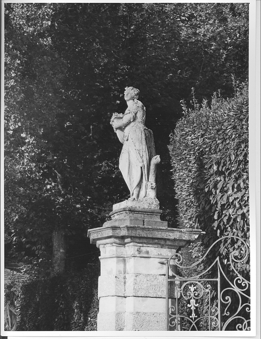 Flora (statua - da giardino, opera isolata) - bottega lombarda (sec. XVIII)