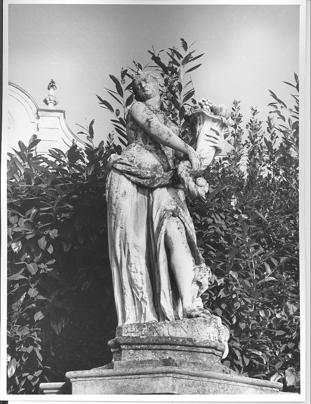 Pomona (statua - da giardino, opera isolata) - bottega lombarda (sec. XVIII)
