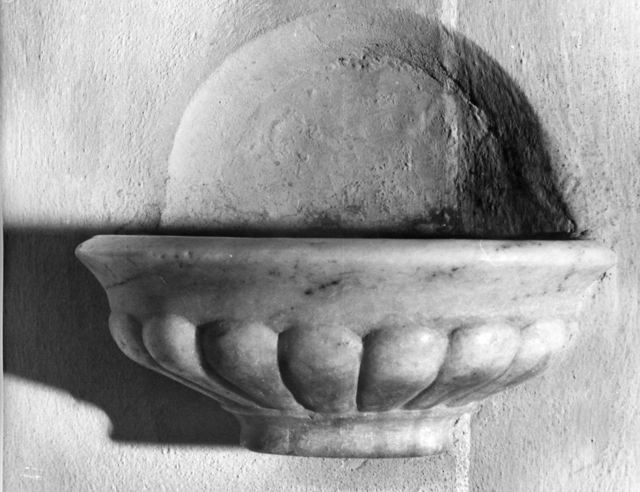 acquasantiera - da parete, opera isolata - bottega lombarda (fine/inizio secc. XVII/ XVIII)