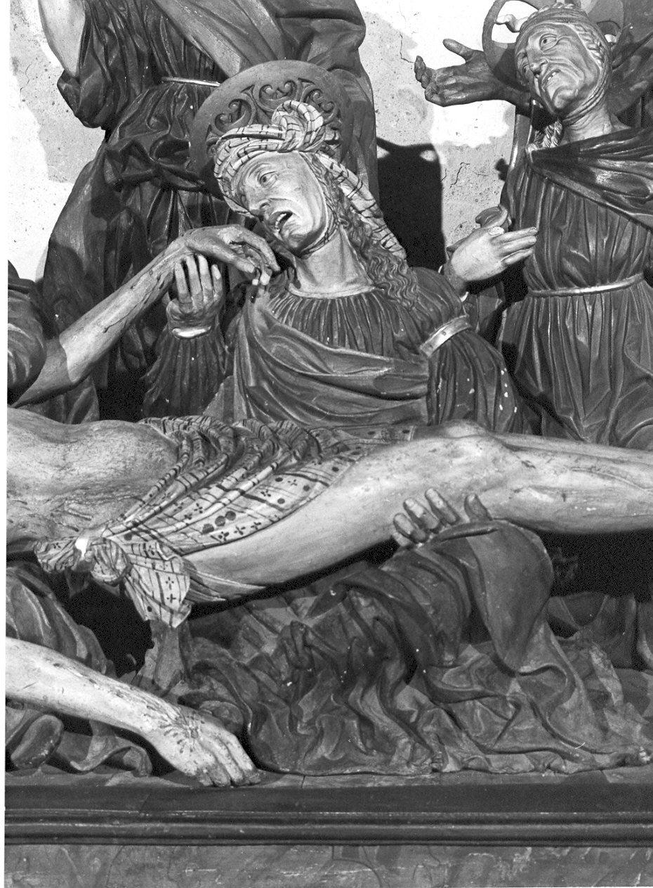 pie donne al sepolcro (statua, elemento d'insieme) di Del Maino Giovanni Angelo (attribuito) (sec. XVI)