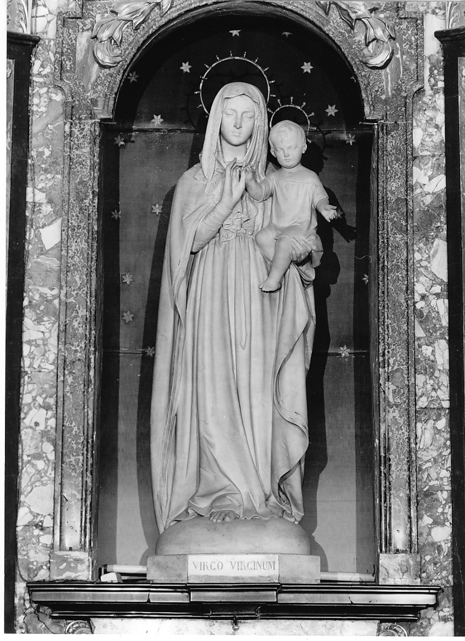 Madonna con Bambino (statua, elemento d'insieme) di Crippa L (sec. XIX)