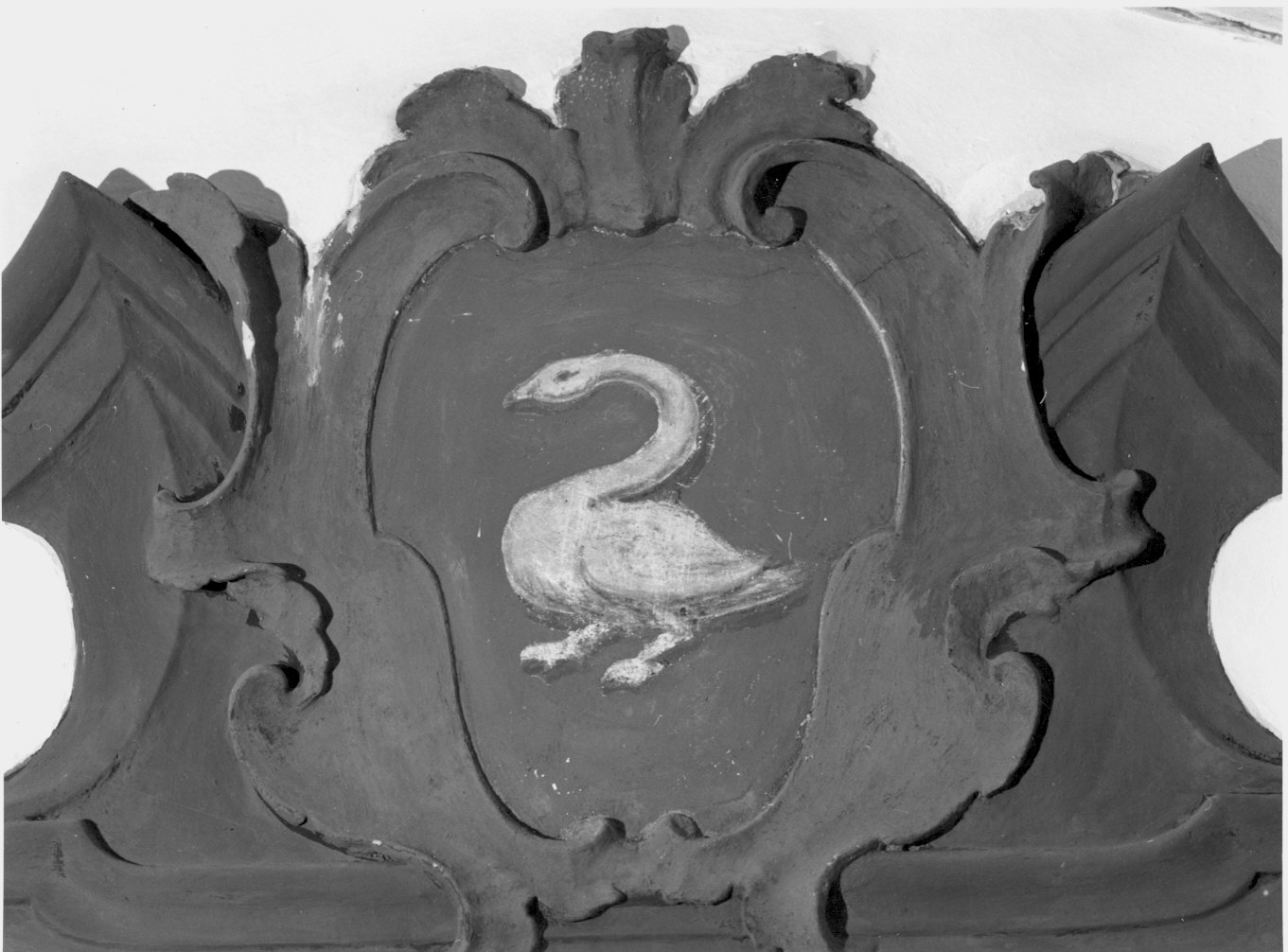 stemma gentilizio Paravicini di Traona (medaglione ornamentale) - bottega valtellinese, ambito valtellinese (seconda metà sec. XVIII)